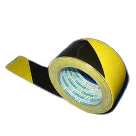 KLEEFBAND PVC 50MMX33M GEEL/ZWART - /PAK 18 ROLLEN