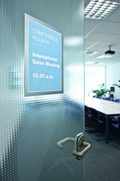 INFORMATIEKADER TRANSPARANT ZELFKLEVEND A4 MT ZILVER MAGNETISCHE RAND
